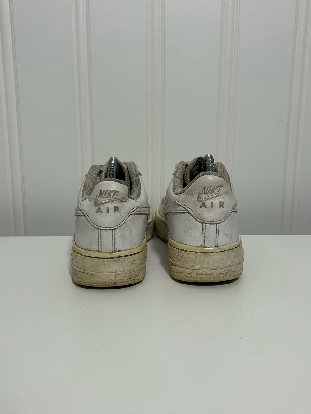 Nike Air Force 1 White Leather Low-Top Sneakers - Picture 4 of 8